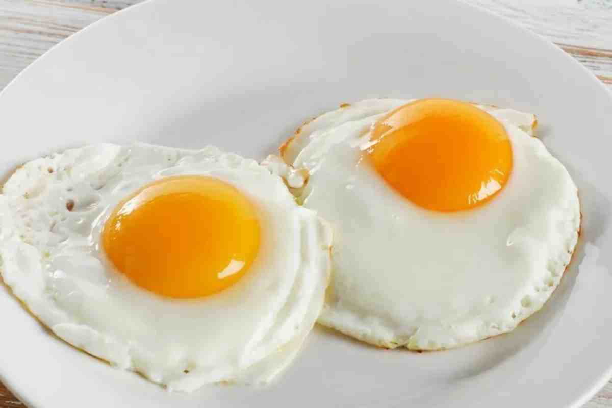 Prečo je potrebné pridávať ocot do panvice pri vyprážaní vajec a načo je potrebný