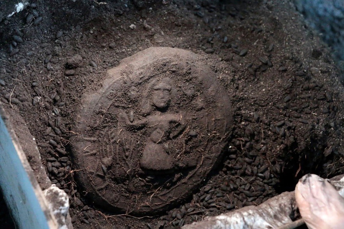 Na archeologickom nálezisku v Anatólii bol objavený 1300 rokov starý chlieb na sväté prijímanie s vyobrazením Krista.