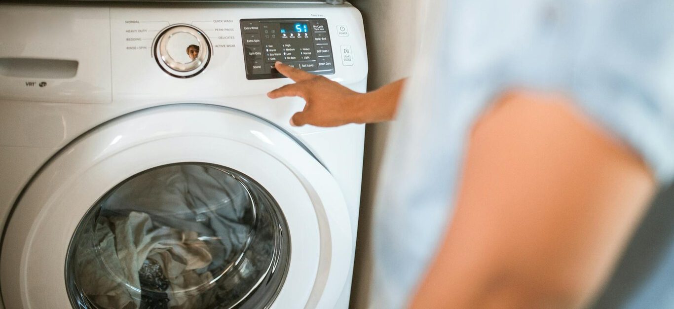 Tretí priestor práčky: čo do neho vložiť, málokto pozná jeho skutočné určenie