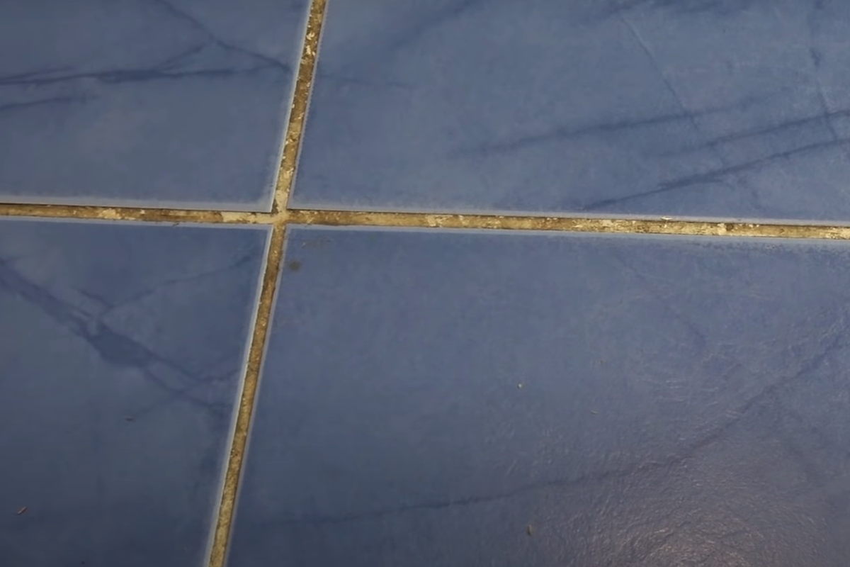 Spoľahlivý spôsob, ako ľahko dosiahnuť biele škáry medzi dlaždicami.