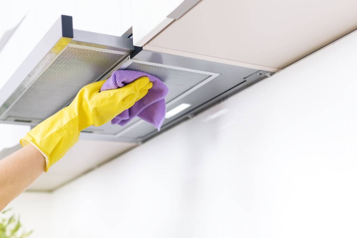 Ako odstrániť mastnotu z kuchynskej digestora pomocou domáceho prostriedku