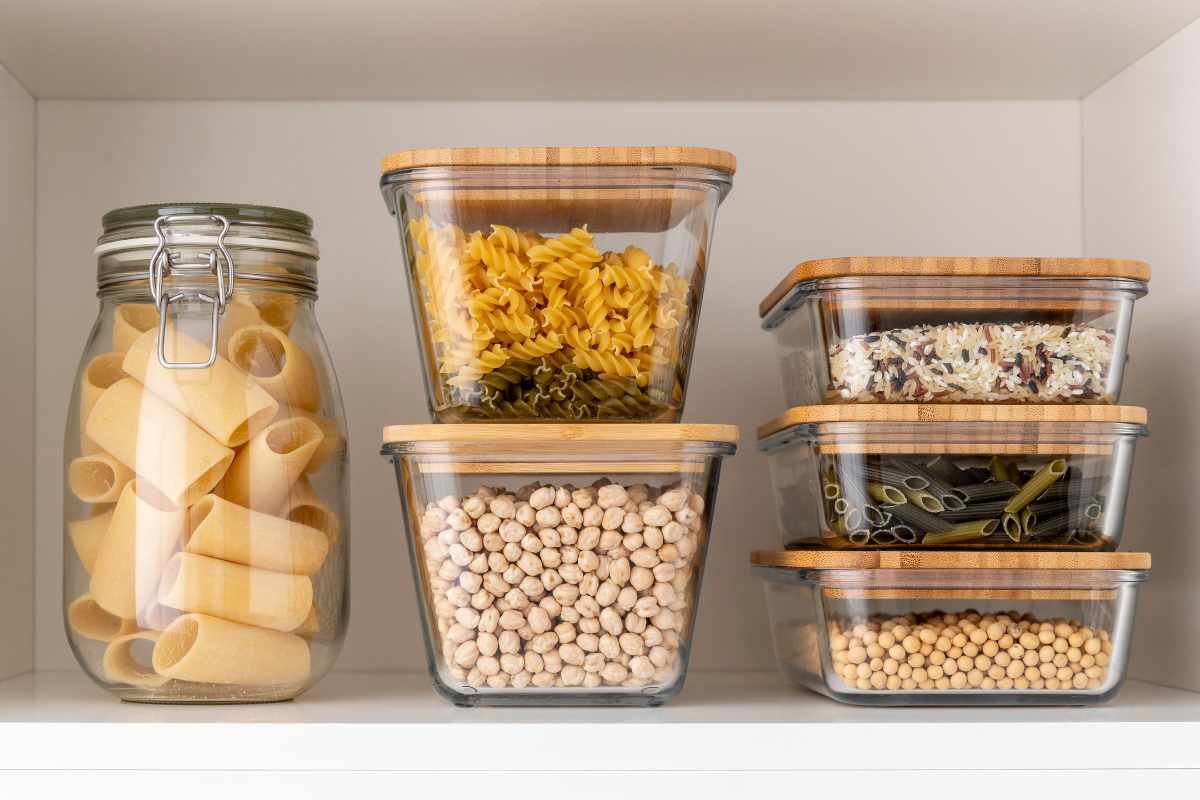 Môžu naklásť až 400 vajec. Ak ste ich zaznamenali v kuchyni, konajte okamžite.