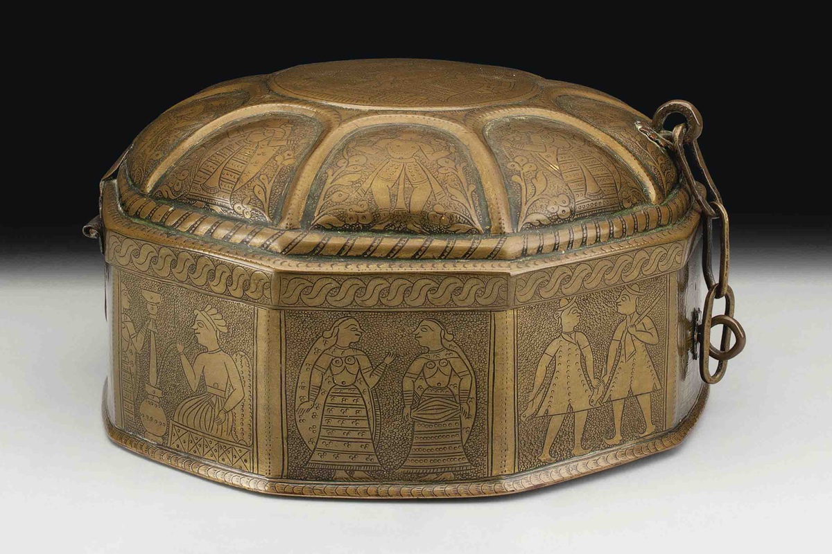 Je to bronzová truhlica, ale predstavuje posvätnú rímsku budovu