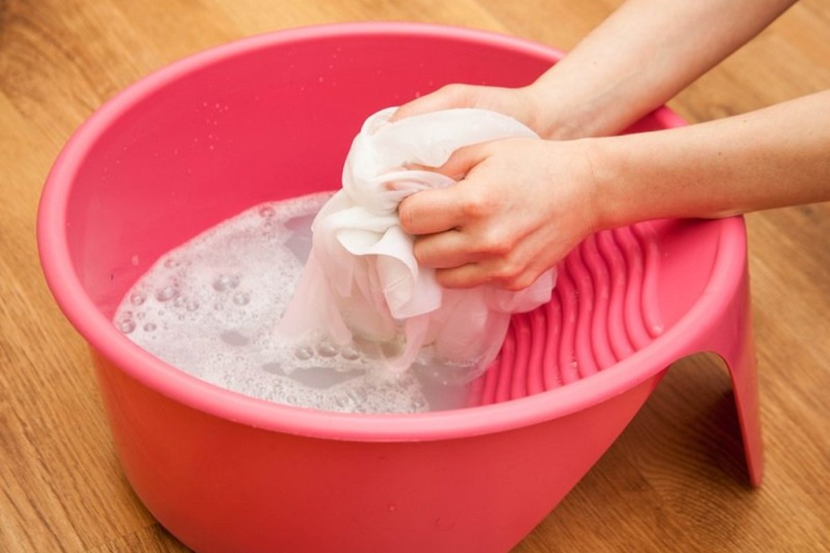 Krvná škvrna na oblečení? Spoľahlivý spôsob, ako zachrániť látku bez jej poškodenia!