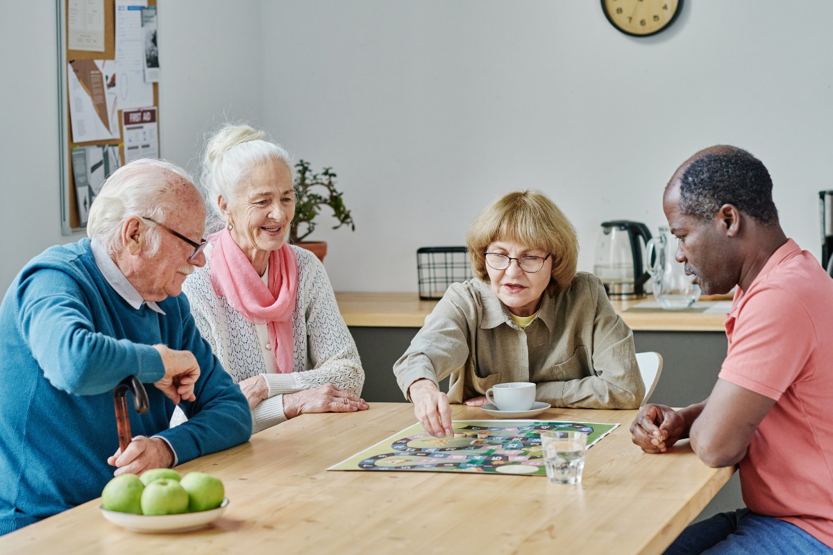 Žiadne tancovanie ani chodenie do kina: odporúčaná sociálna aktivita pre ľudí nad 60 rokov na udržanie aktivity mozgu.