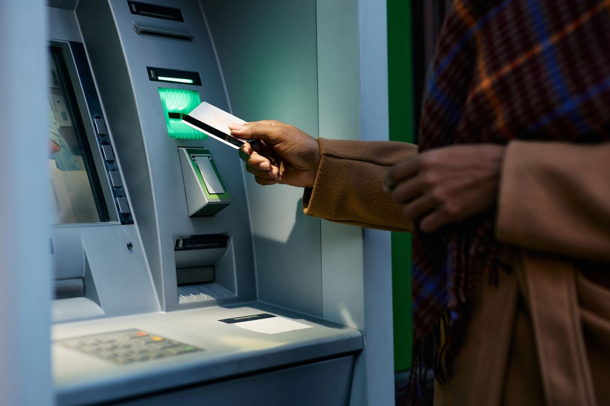 Bankomat: Stláčate toto dôležité tlačidlo po výbere hotovosti? Je to jediný spôsob, ako uchovať svoje úspory.
