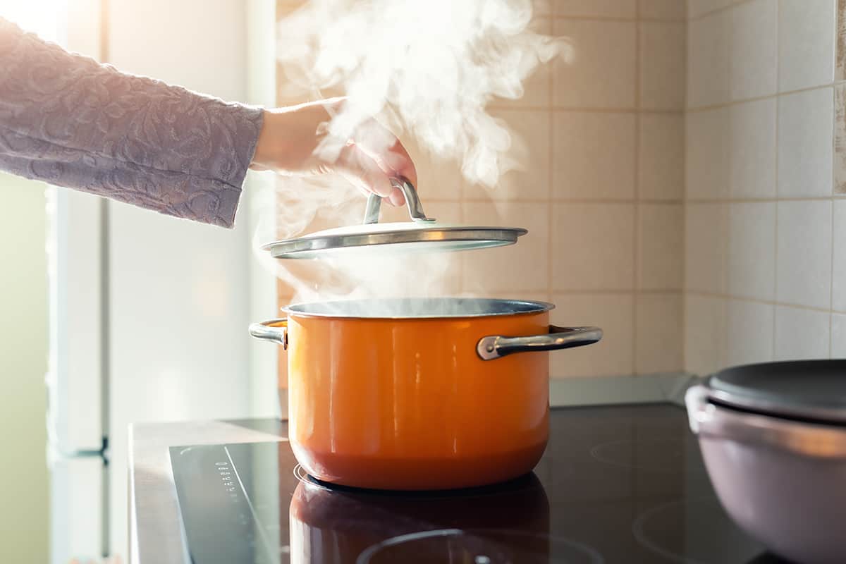 Zbohom, kondenzát a pleseň na oknách: najúčinnejšie riešenie na ich prevenciu tejto jesene