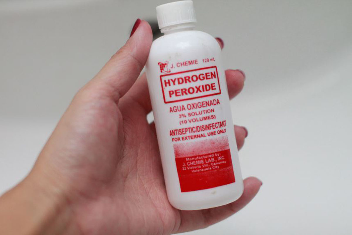Zmiešanie jedlej sódy s peroxidom vodíka: načo je to potrebné a prečo sa to odporúča