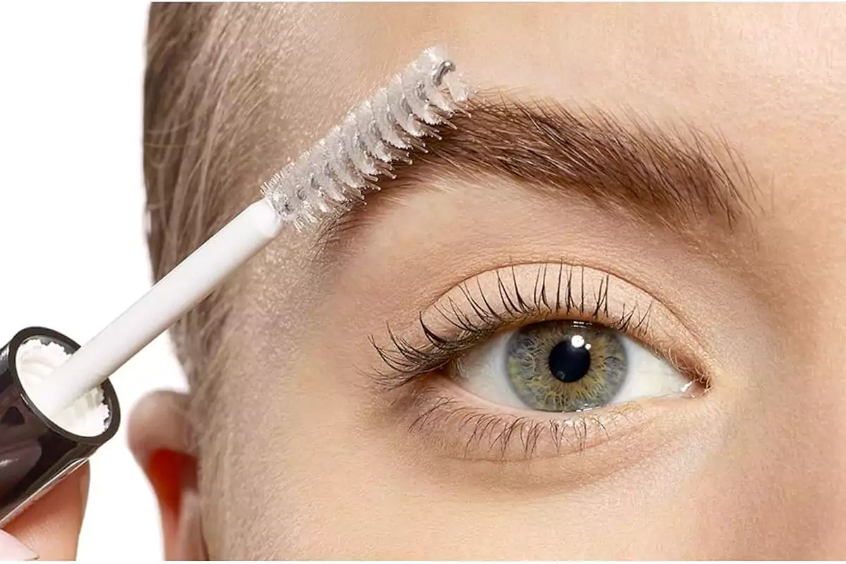 Ricinový olej – ideálne riešenie pre redšie obočie: výhody a použitie