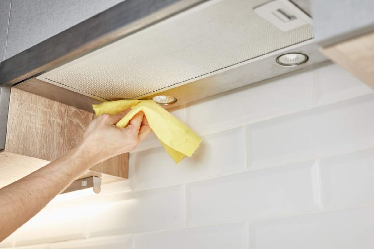 Bez sódy, citróna a octu: ako vyčistiť kuchynské odsávače pár od nahromadeného tuku