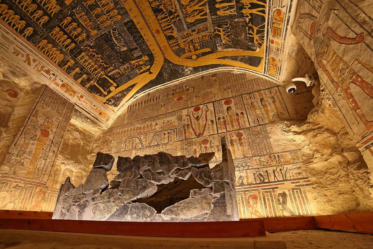 Ani bludiská chodieb, ani skryté hrobky nepomohli: tak konali vykrádači hrobiek v starovekom Egypte