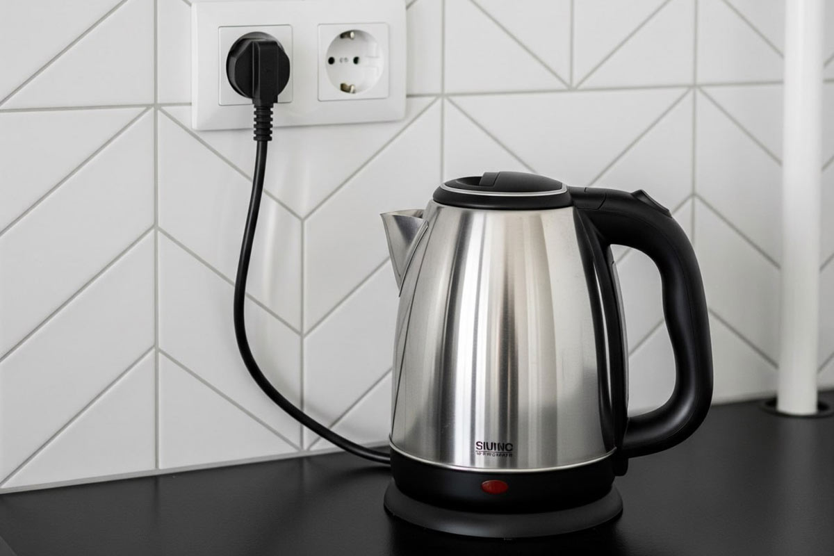 Domáce spotrebiče, ktoré by ste nemali nechávať zapojené v zásuvke, keď odchádzate z domu: nebezpečenstvo nezapnutia