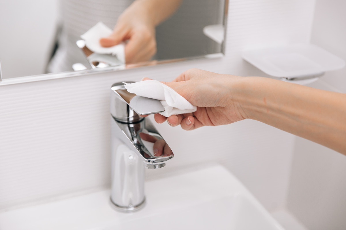 Ani ocot, ani sóda: najlepší spôsob, ako odstrániť vodný kameň z vodovodných kohútikov a záchodu