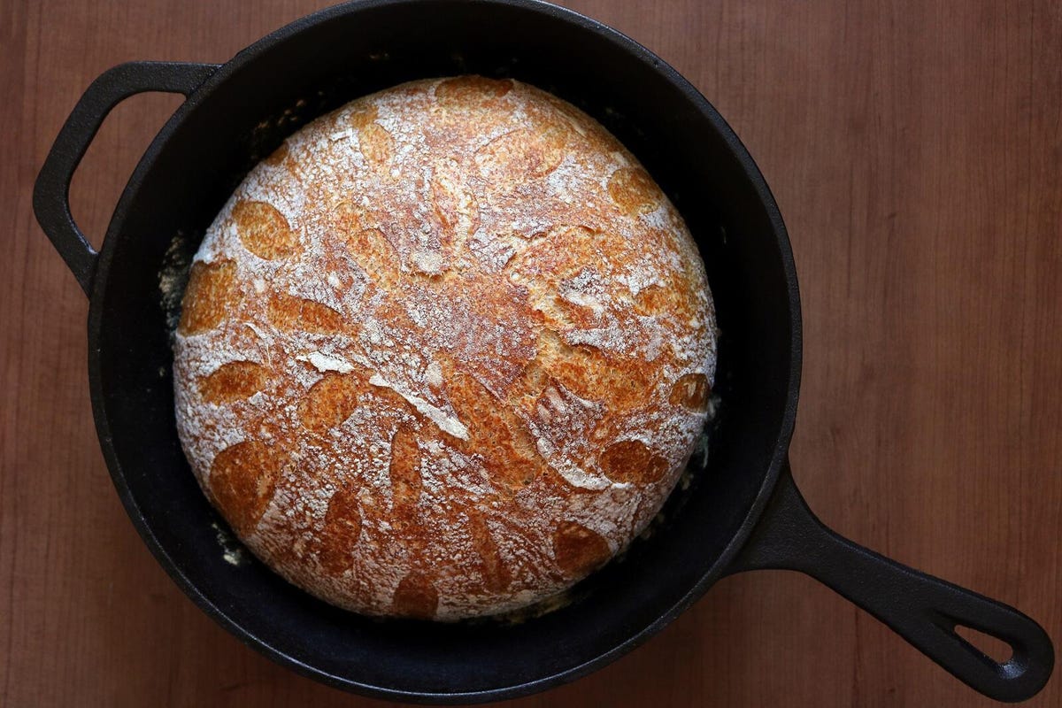 Ako pripraviť domáci chlieb bez rúry, bez miesenia cesta a s malým množstvom ingrediencií