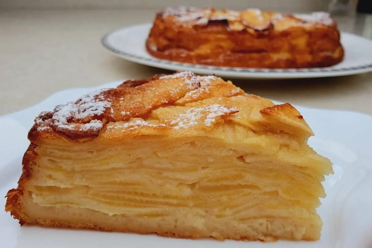 Tarte Tatin: slovenská verzia klasického jablkového koláča, pripravená naopak a karamelizovaná.