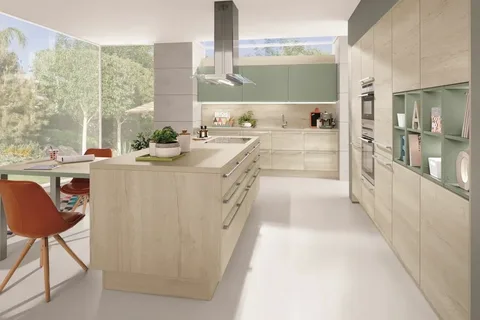 Zbohom, sivá a biela: trendová farba, ktorá opticky zväčší vašu kuchyňu