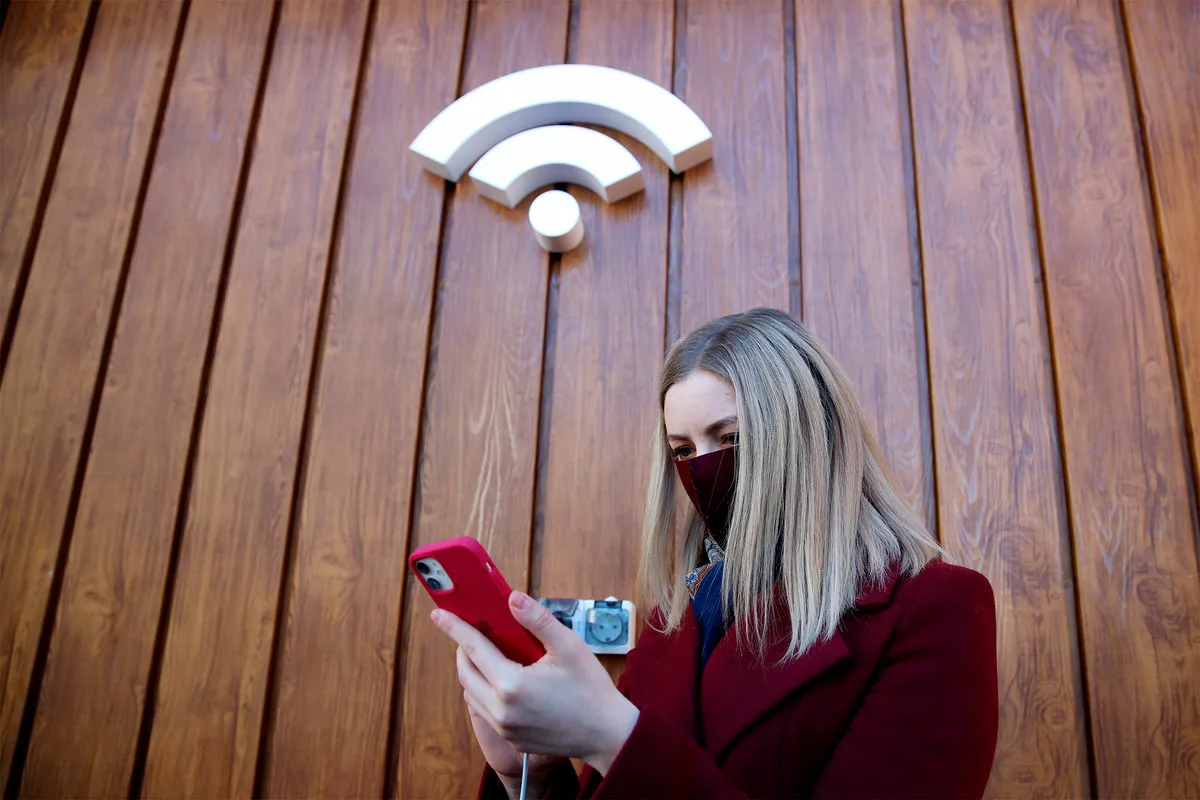 Neviditeľná Wi-Fi: chráňte svoje pripojenie a nedovoľte, aby ho odhalili cudzí ľudia