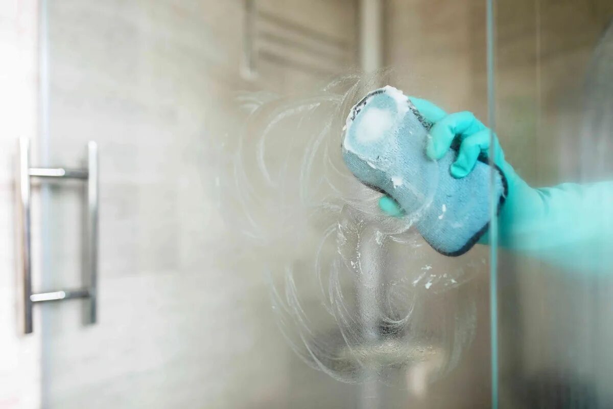 Bez octu a sódy: 2 ingrediencie, ktoré odstránia pleseň zo stien sprchovacieho kúta