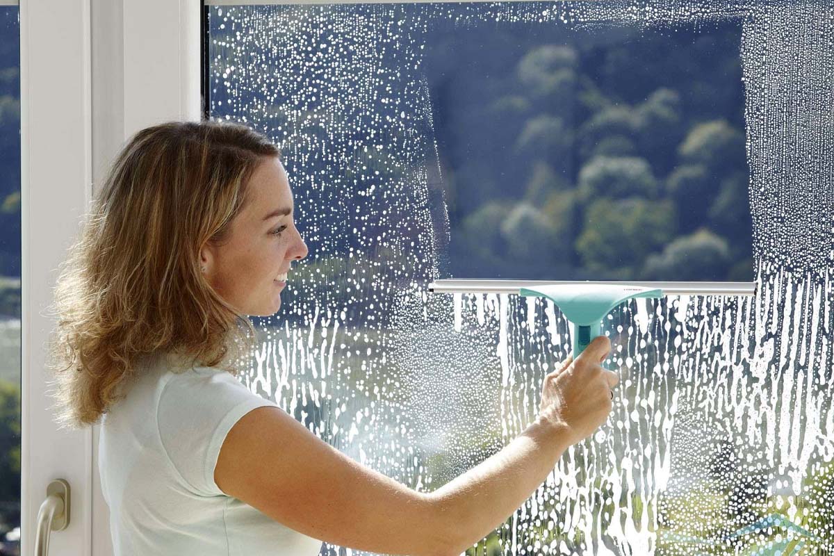 Bez handričky, bez námahy: úsporný a superúčinný spôsob, ako okamžite umyť okná.