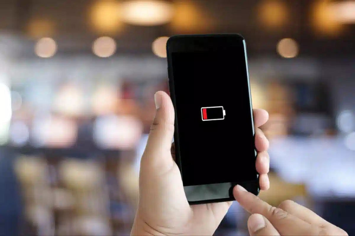 Ak sa váš mobilný telefón nenabíja alebo nezapína, vyskúšajte toto jednoduché riešenie, ktoré problém vyrieši za pár sekúnd.