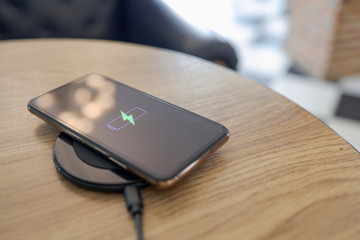 Nabíjanie telefónu v noci: Samsung vyvracia mýty a pravdu, aby chránil vašu batériu.