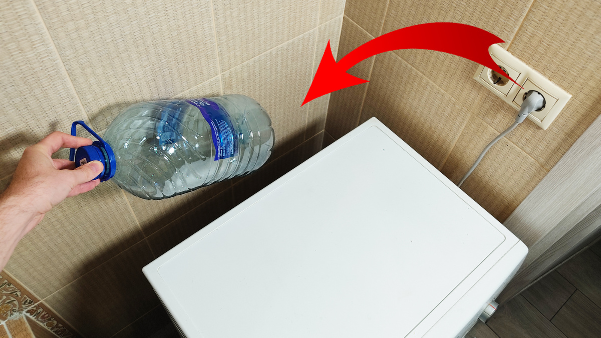 1 plastová fľaša na radu suseda – a práčka prestala skákať: funguje lepšie ako akékoľvek zariadenie z internetu