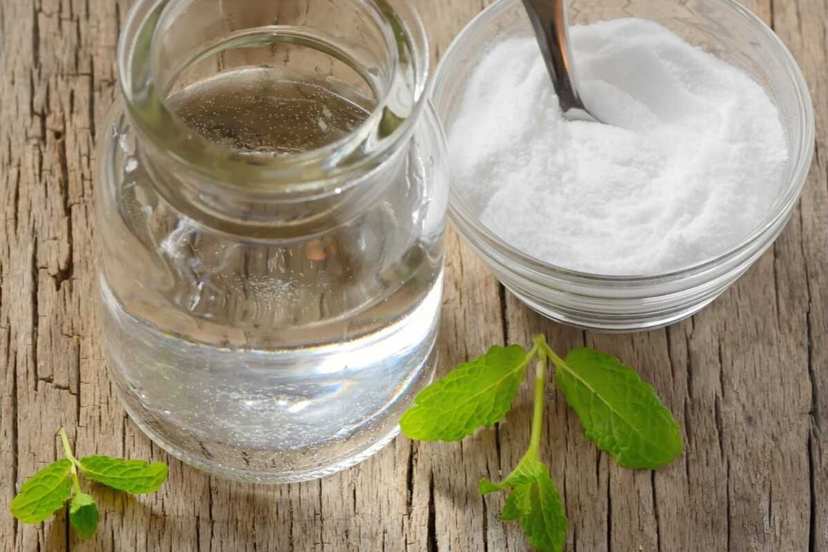 Načo sa mieša mäta a jedlá sóda: použitie a výhody
