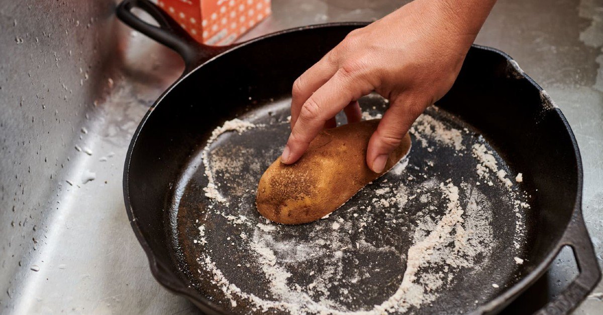 Ako vyčistiť pripálenú panvicu a hrniec?