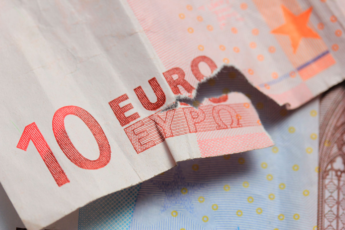 Vkladanie peňazí do bankomatu: existuje jeden trik, ktorý používa mnoho ľudí: funguje a je geniálny.