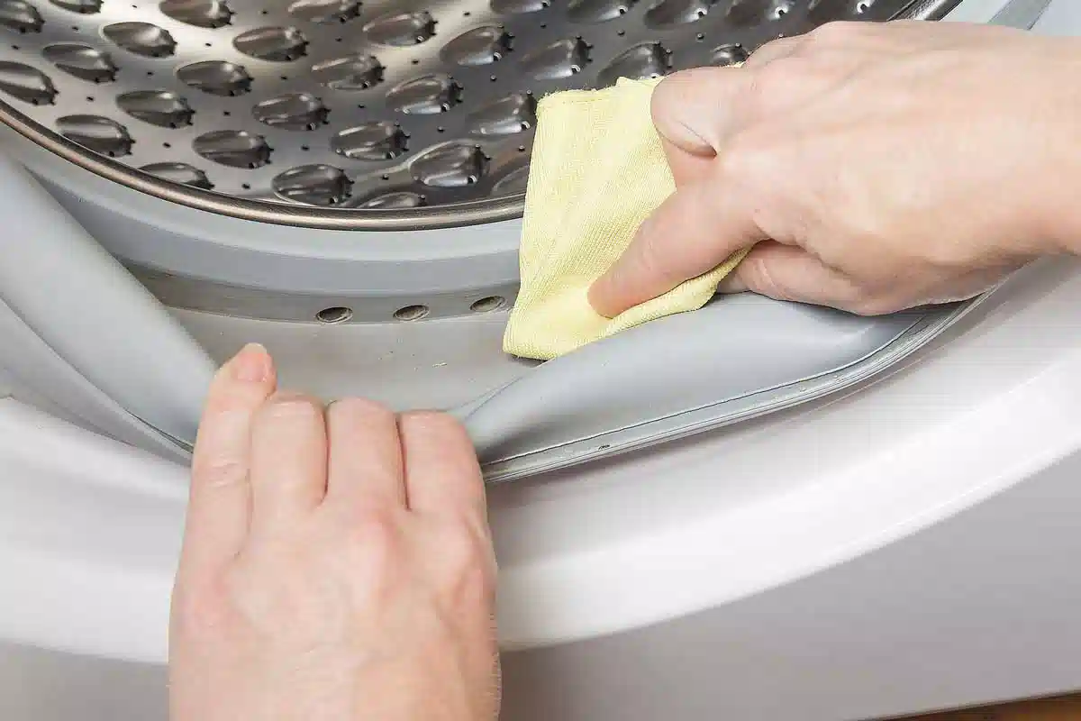 Drahá chyba? Aký je maximálny čas, počas ktorého môže dvierka práčky zostať otvorená?