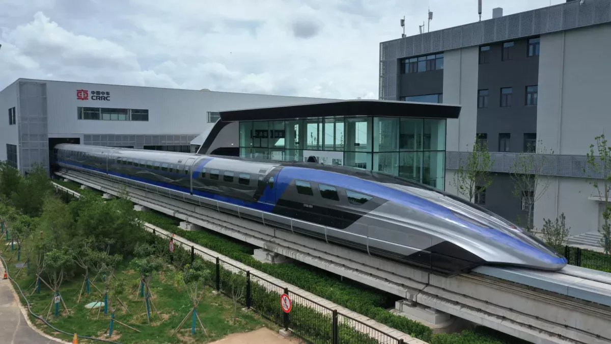 Nový vlak, ktorý prekonal svetový rýchlostný rekord: dosahuje rýchlosť až 800 km/h