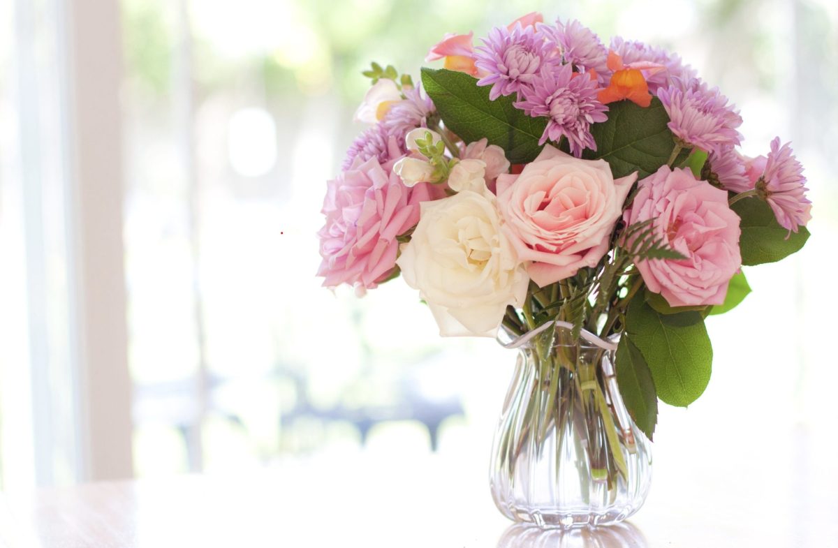 Nové výzkumy ukázaly, že umístění živých květin v každodenních prostorách může pomoci snížit stres