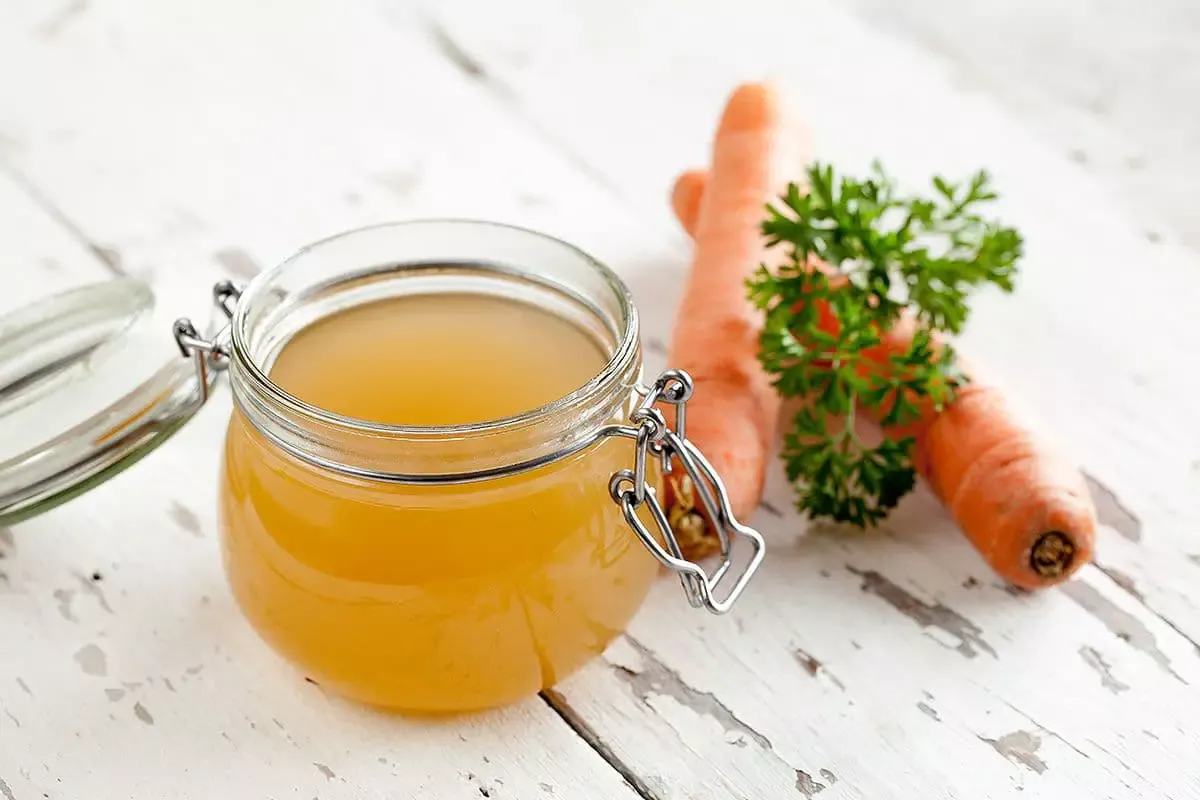 Obnovuje a vyhladzuje pokožku ako pemza. Ako pripraviť mrkvovú kúpeľ pre nohy?