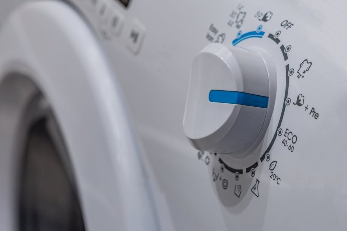 Zdá sa to ako dobrý nápad, ale nie je to tak: prečo by ste nemali používať rýchly program práčky