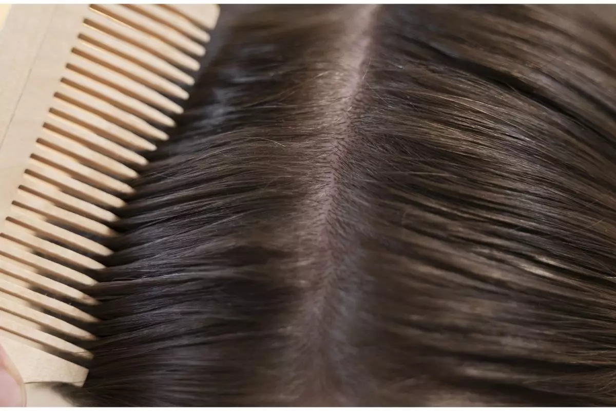 Hľadanie rovnováhy: ako bojovať s mastnými vlasmi