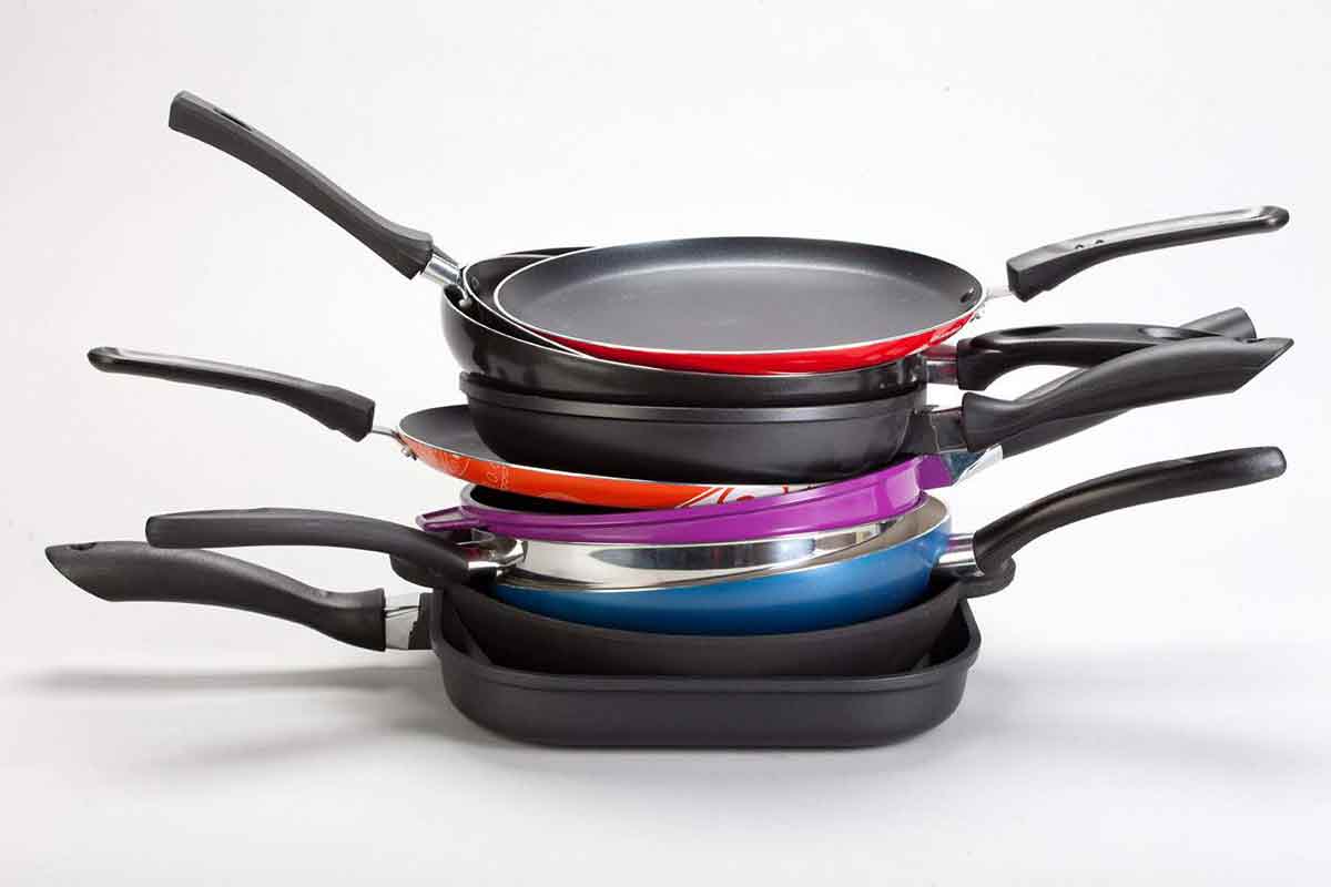 Ničíte svoje panvice, ani o tom nevediac: každodenné činnosti, ktoré skracujú ich životnosť (a ako tomu zabrániť)