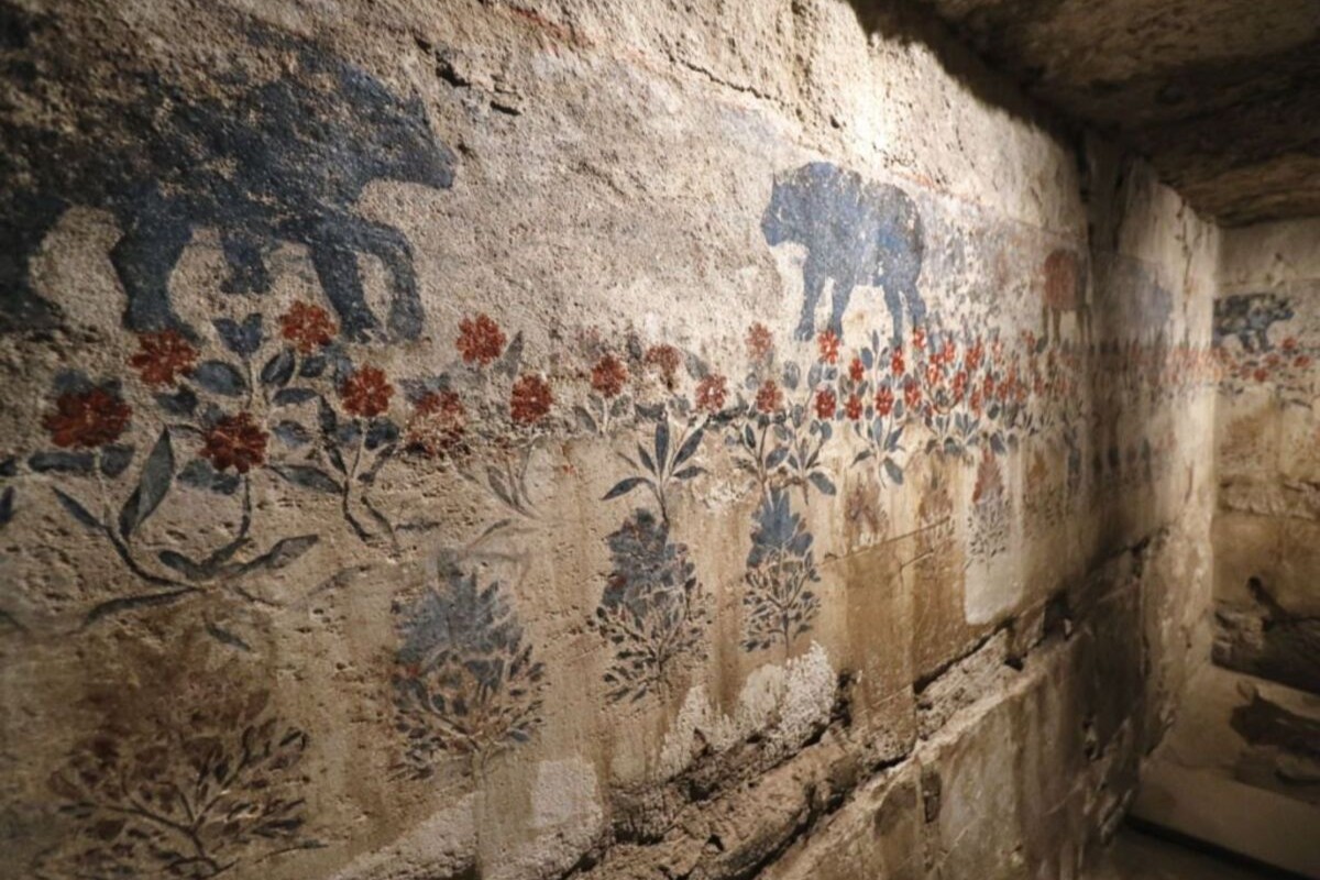 V monumentálnej budove starovekého kráľovstva Urartu bol objavený neobvyklý súbor dekoratívnych fresiek, ktorých vek je 3000 rokov