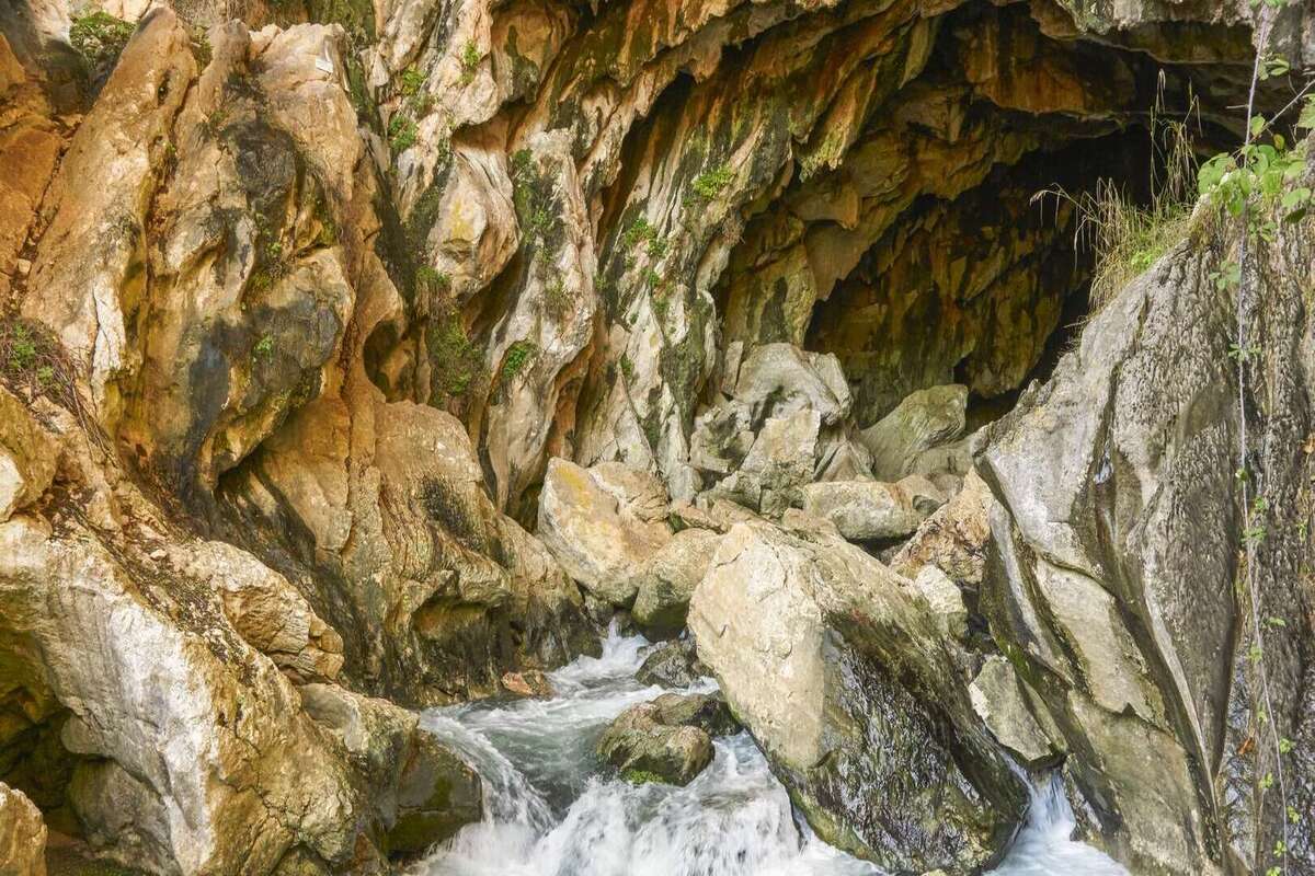 Vyhlásená za objekt kultúrneho záujmu a prírodnú pamiatku: zakázaná jaskyňa s jaskynnými maľbami, ktoré vznikli pred 14 000 rokmi