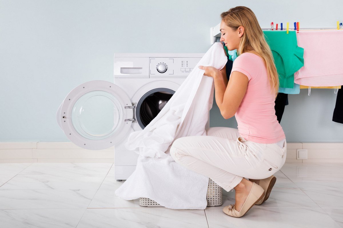 Ste unavení z deformovaných sveterov a tričiek po každom praní? Objavte tento trik, ktorý zachráni vaše obľúbené oblečenie pri každom praní!