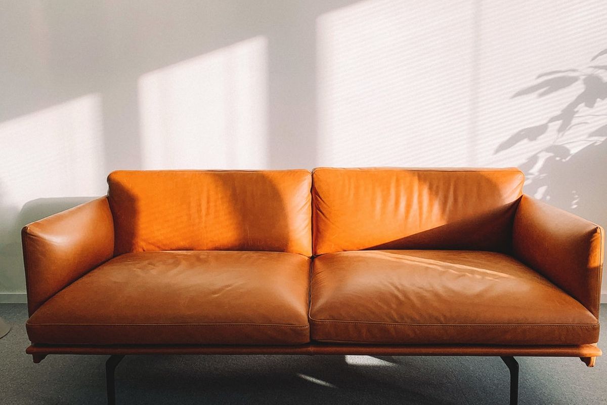 Ako odstrániť drobné škrabance z koženého nábytku? Tu sú domáce prostriedky, ktoré môžu tento problém rýchlo vyriešiť