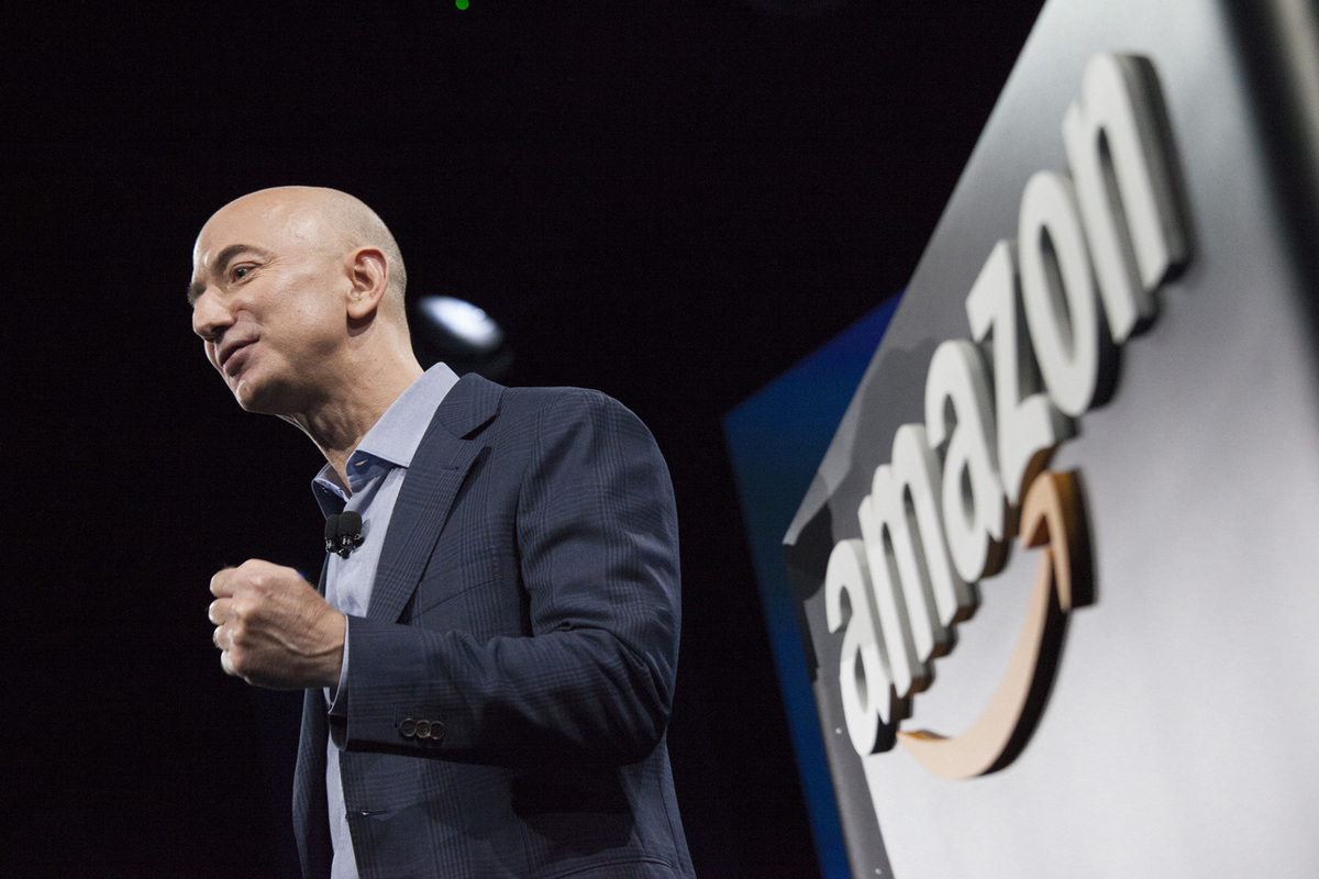 Jeff Bezos o budúcnosti trhu práce: „Existuje len jeden typ pracovníkov, ktorých umelá inteligencia nikdy nebude môcť nahradiť.“