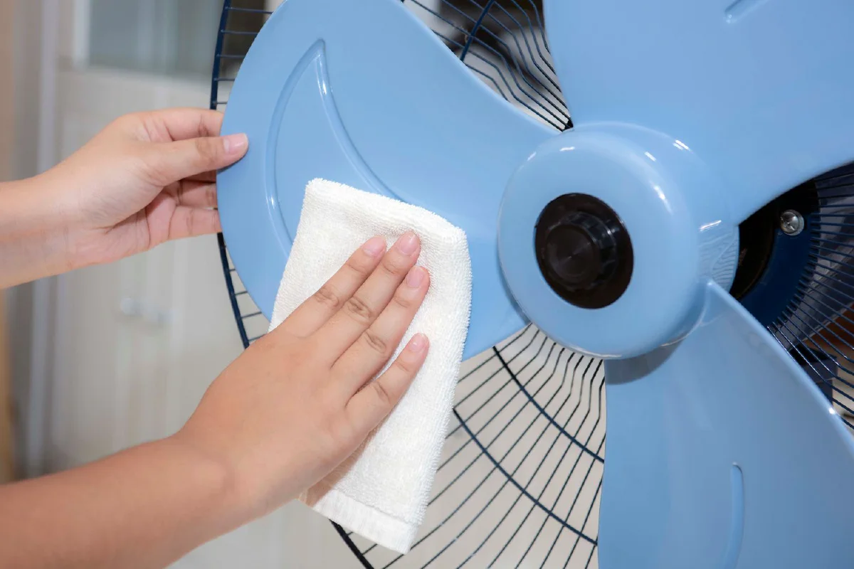 Bez bielidla a alkoholu: ako vyčistiť ventilátor pomocou domáceho prostriedku bez jeho poškodenia