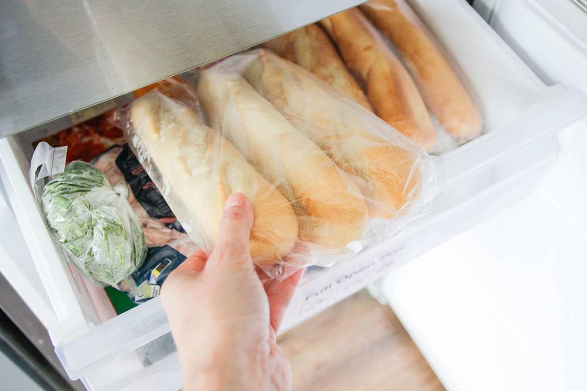 Áno, zmrazenie chleba môže ovplyvniť hladinu glukózy v krvi. Výskumy to jednoznačne potvrdzujú.