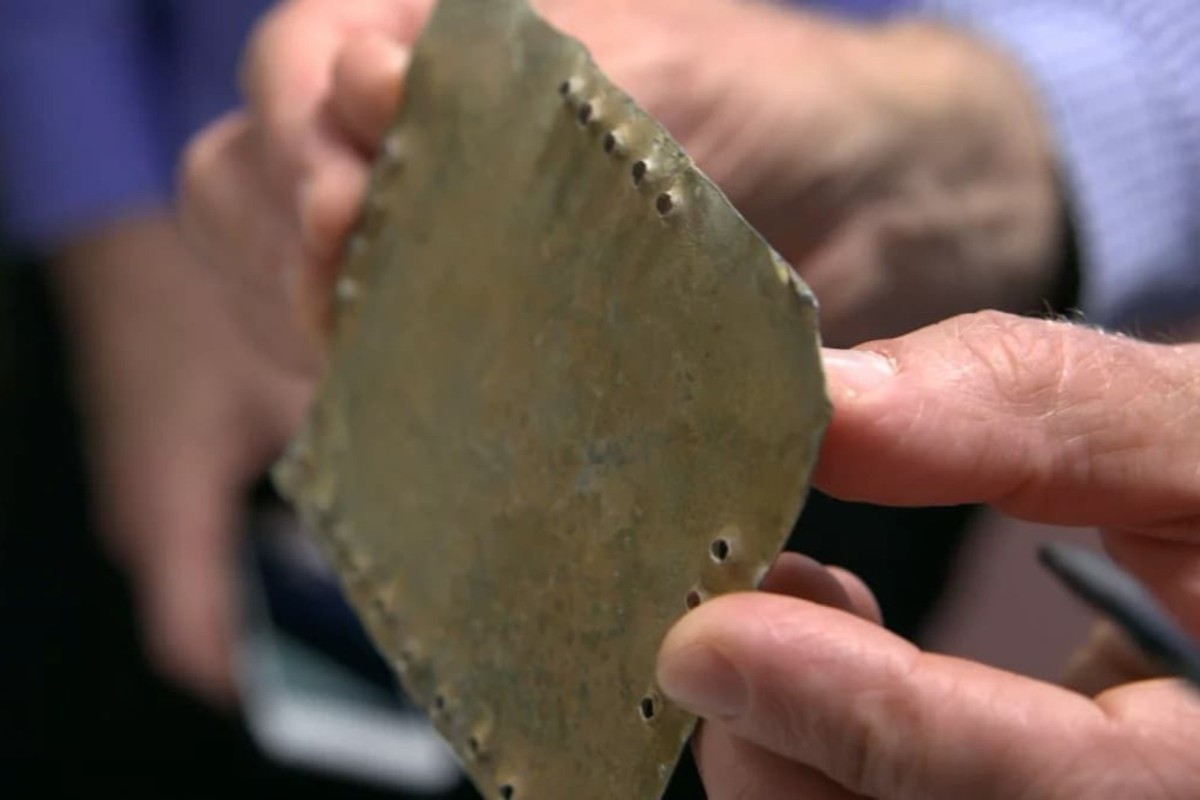 Analýza pomocou iónov ukazuje, že niektoré fragmenty sporných jordánskych olovených kódexov môžu byť staroveké