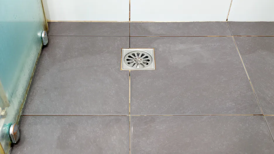 Zmiešajte s vodou a vtierajte do sprchovej kabíny. Ráno bude žiariť čistotou