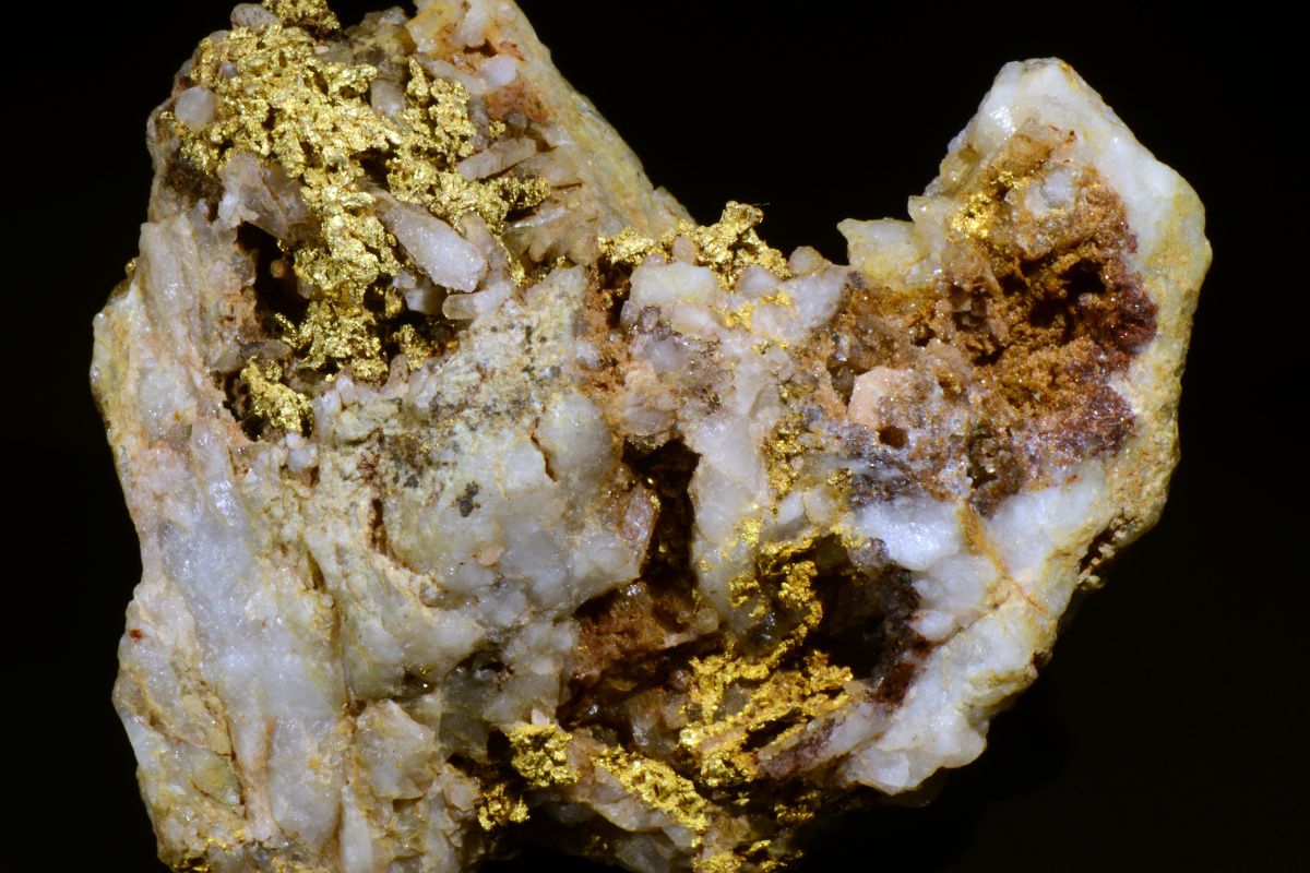 Geológovia tomu neveria: štúdia ukazuje, že zemetrasenia môžu vytvárať zlaté nugety prostredníctvom kremeňa