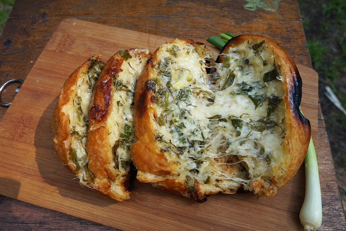 Zbohom, rúra: ako pripraviť cesnakový chlieb s syrovou náplňou, veľmi jednoducho a za menej ako 30 minút