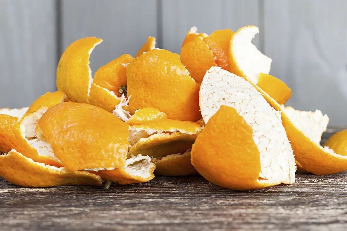 Prečo sa odporúča vyhadzovať drvenú pomarančovú kôru do kanalizácie a aké sú výhody tohto postupu