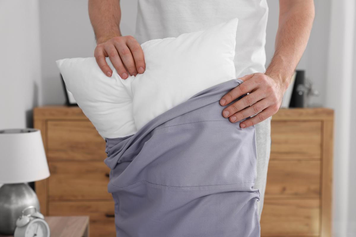 Chytrý spôsob skladania, aby ste prispôsobili obliečky bez švov: trik, ktorý všetko zmení za pár minút