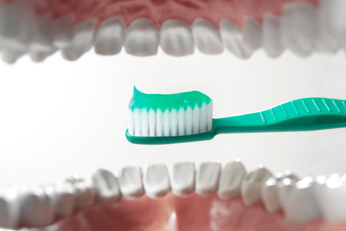 Zubár vysvetľuje, ako správne čistiť zuby: „Najprv je potrebné použiť dentálnu niť...“